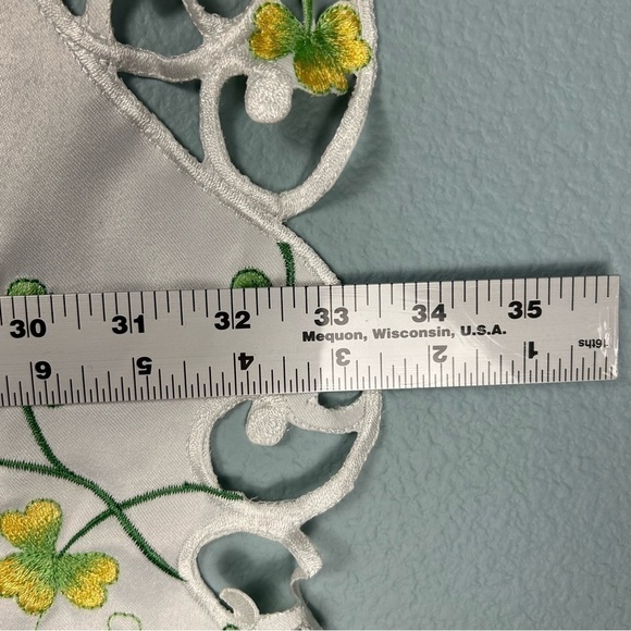 St. Patrick's Day Green and Yellow Embroidered Square Table Cloth 34"x34" - Picture 6 of 7